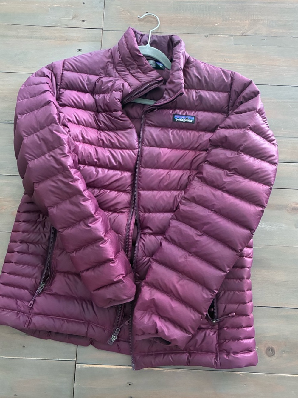 Patagonia Women's Puffer Jacket - Plum/Burgundy large